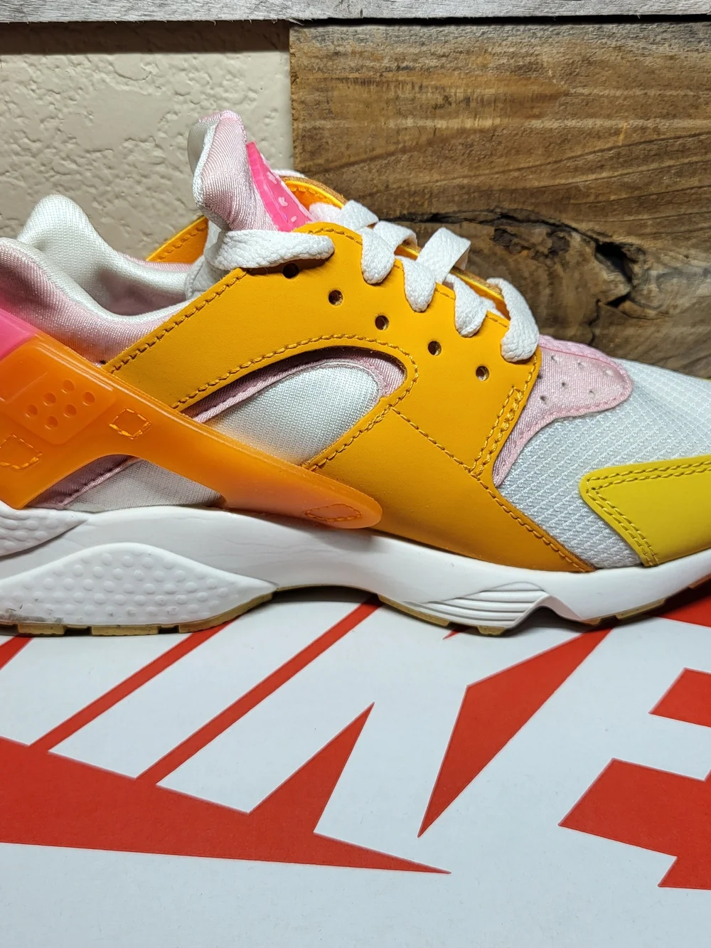 *NEW* Nike Huarache Summit White/Hyper Pink-Solar Women's Size 6
